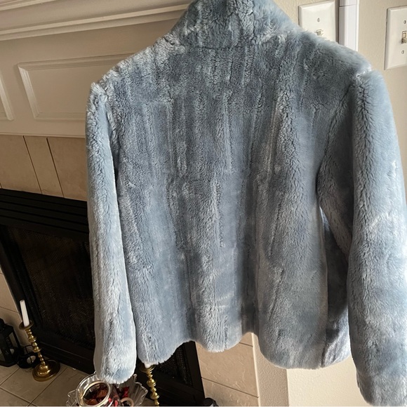 COPY - Baby Blue Faux Fur Coat,Size M ,Lined,Hook & Eye Closures,Excellent Cond - Picture 7 of 7